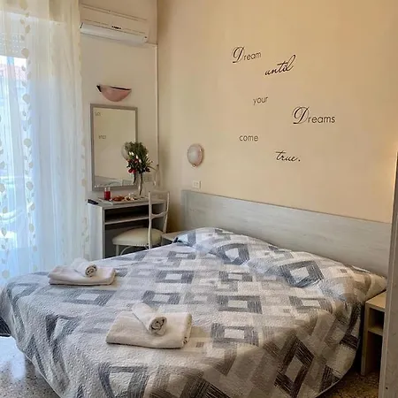 In Guest - New Cirene Triple Comfort Half Package בית הארחה רימיני