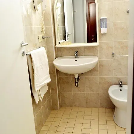 In Guest - New Cirene Triple Comfort Half Package בית הארחה רימיני