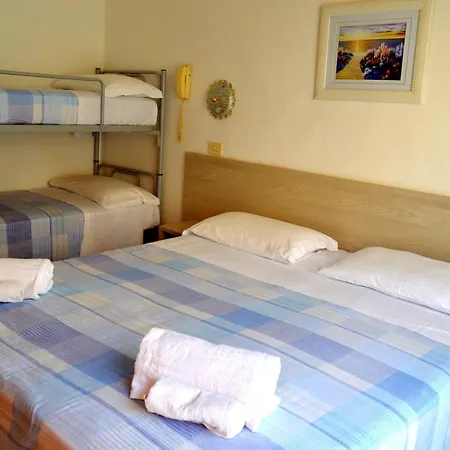 בית הארחה In Guest - New Cirene Triple Comfort Half Package רימיני
