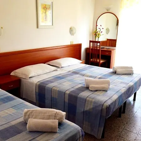 In Guest - New Cirene Triple Comfort Half Package Πανσιόν Ρίμινι